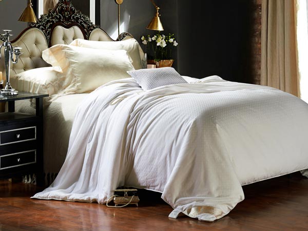 蠶絲為什么冬暖夏涼？